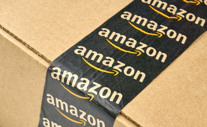 Montreal,,Canada,-,March,10,,2016,-,Amazon,Shipping,Box