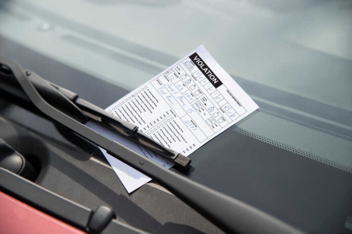 Close-up,Of,Parking,Ticket,On,Car's,Windshield