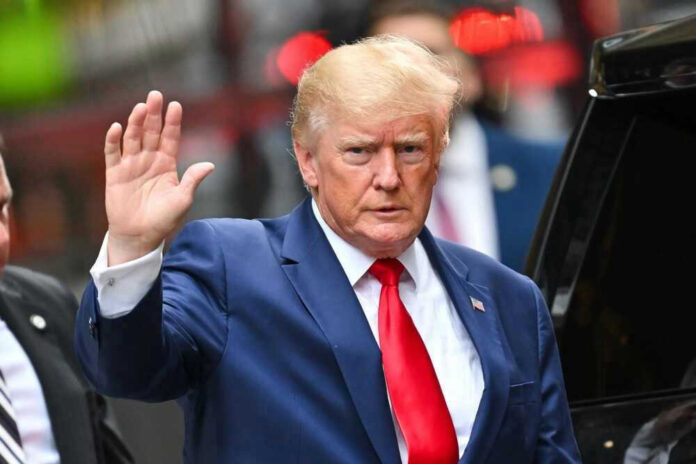 shutterstock_2490684287.jpg President Donald Trump